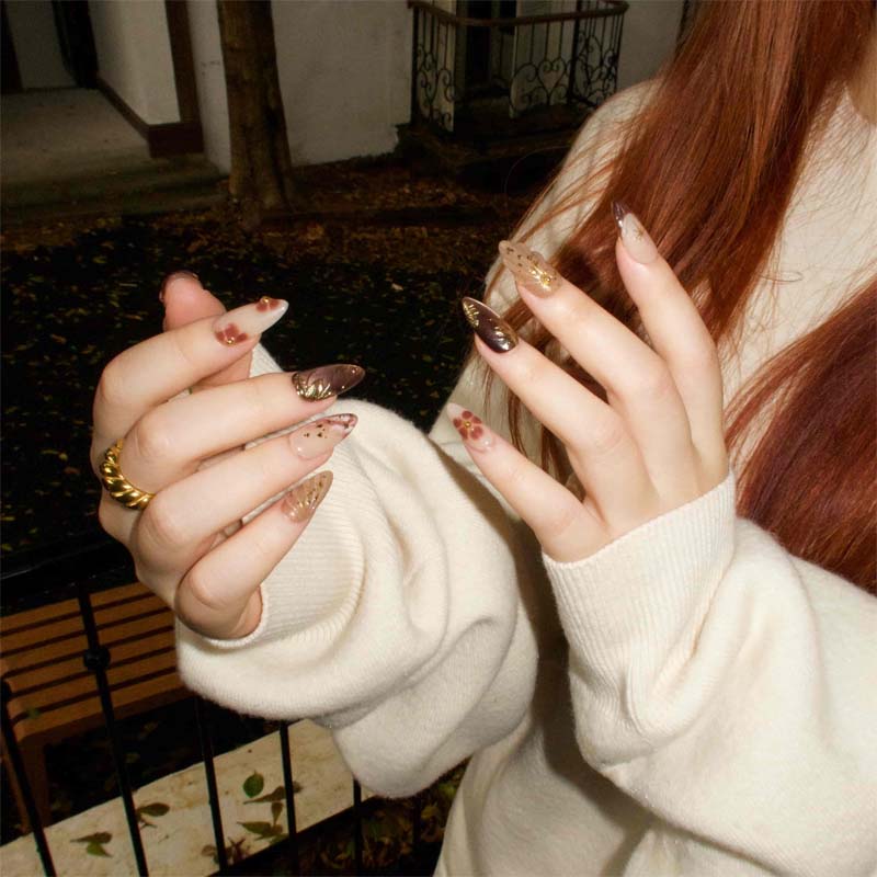 💅 Herbst Winter Vergoldete Mandel-Nägel