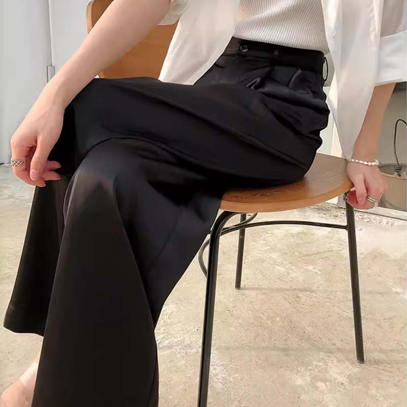Weite Seidenhose, Satinhose