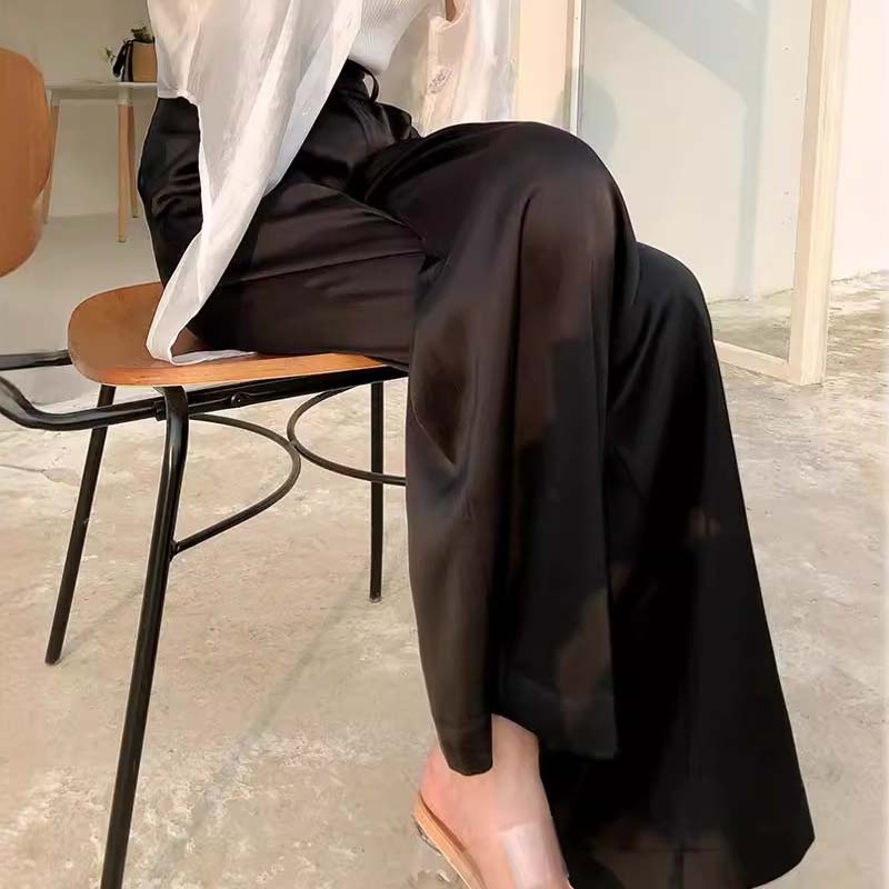 Weite Seidenhose, Satinhose