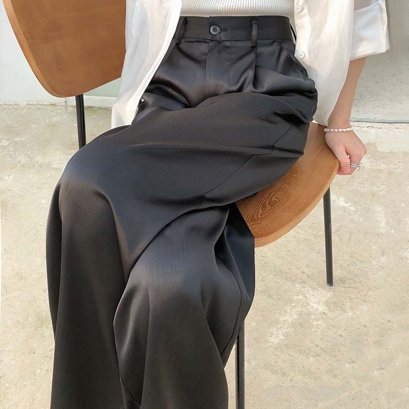 Weite Seidenhose, Satinhose